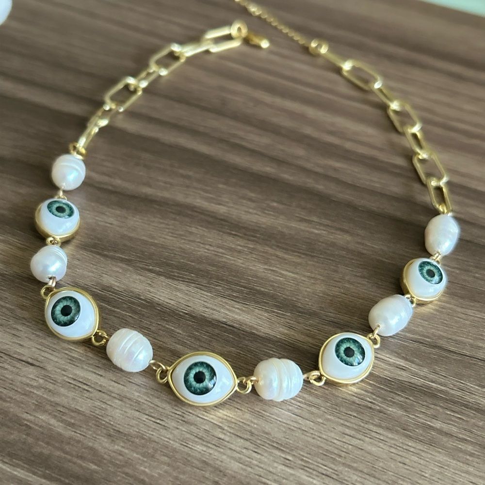 Gold Necklace with Eye Q423